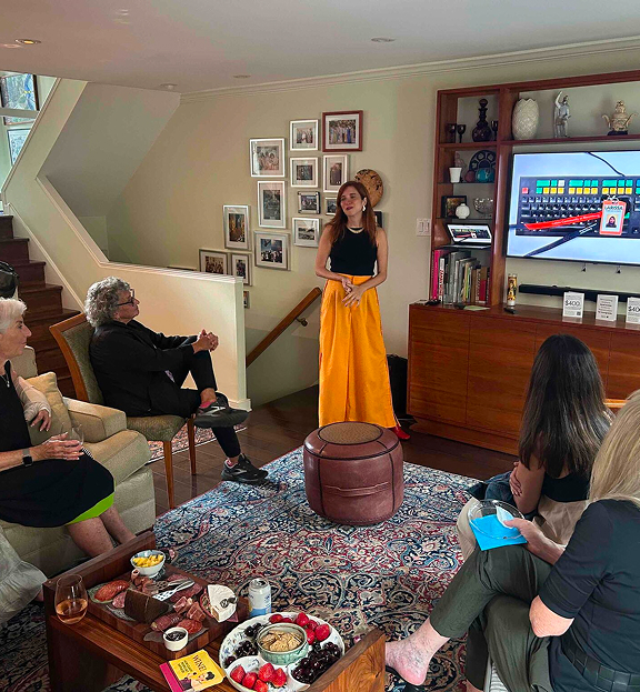 Larissa Gomes speaking